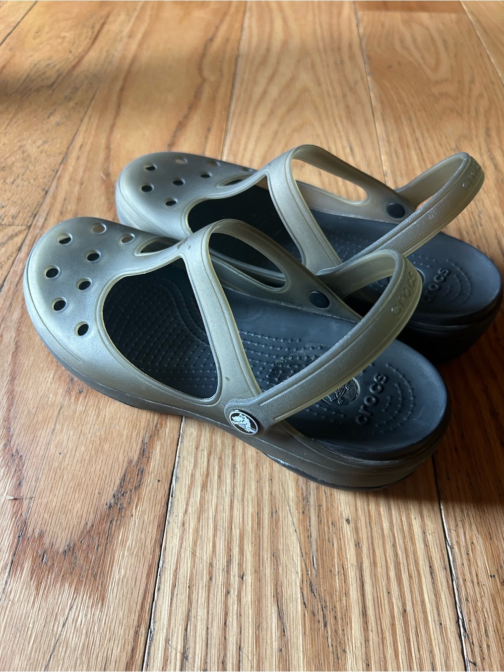 Women’s CROCS Olive Green T-Strap Clog Sandals Mary Jane style - Picture 3 of 3